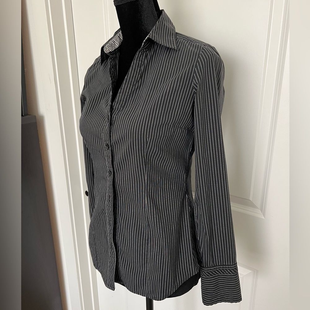Express top| button up long sleeve | size S US | black/gray stripes